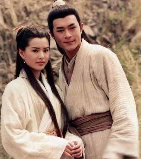 神雕侠侣小龙女出场视频_李若彤版小龙女，惊艳岁月的经典形象
