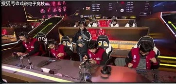 鲨鱼解说和平精英全部视频_〈鲨鱼和平精英游戏解说，热血激战与策略智慧的全方位呈现〉