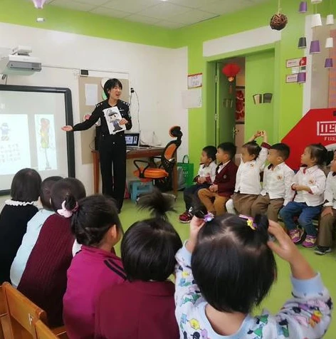 第五人格帅哥头像_第五人格中的白衣天使，医生同人图的魅力与角色深度解析