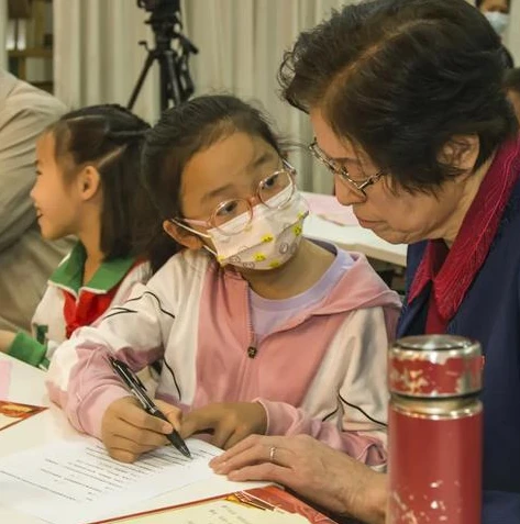 手游英雄联盟英雄排名怎么显示_手游英雄联盟英雄排名全解析，实力分层与最佳选择