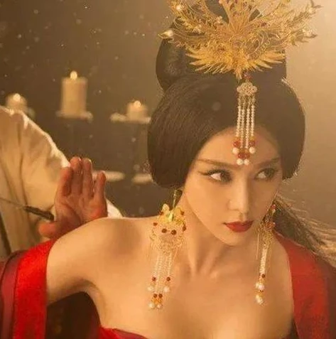 王者9周年限定皮肤_王者荣耀九周年，上官婉儿返场皮肤展望与限定皮肤的魅力
