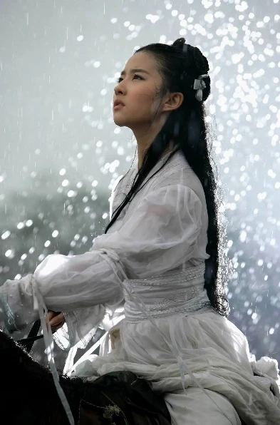 2006年的神雕侠侣刘亦菲主演_惊鸿仙子入凡尘，刘亦菲版神雕侠侣中的小龙女与甄志丙的纠葛