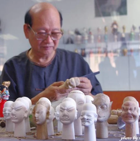 第五人格雕刻家可爱图片_第五人格中的独特存在，雕刻家的可爱与魅力——从卡通图片说起