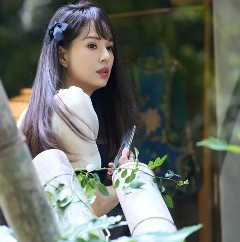 小龙女李若彤杨过照片_岁月不败美人，神雕侠侣小龙女扮演者李若彤的今昔风采
