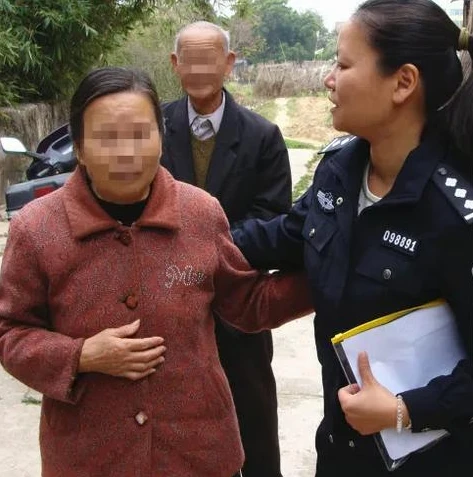 _英雄联盟手游女警玩法教学，掌控全局的射手之道