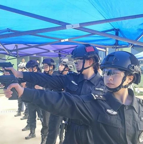 _英雄联盟手游女警玩法教学，掌控全局的射手之道
