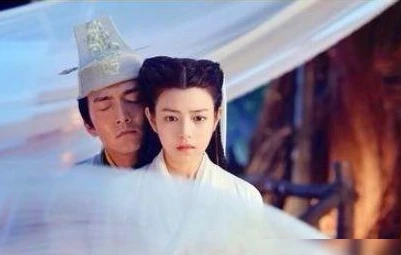神雕侠侣小龙女出场时是几岁_惊鸿初现，神雕侠侣中小龙女的出场与她的豆蔻年华