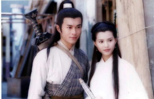 神雕侠侣小龙女出场时是几岁_惊鸿初现，神雕侠侣中小龙女的出场与她的豆蔻年华