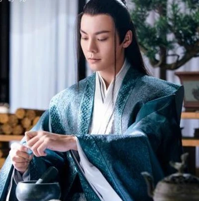 第五人格红夫人,照片_第五人格中的红夫人，美貌与危险的化身——解析红夫人图片背后的角色魅力