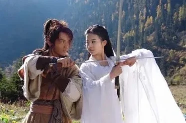 神雕侠侣刘亦菲版第五集在线观看_〈神雕侠侣刘亦菲版〉第五集，情窦初开与江湖纷争的交织