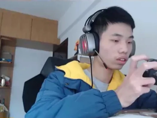 和平精英鲨鱼搞笑视频_和平精英，鲨鱼的爆笑游戏之旅