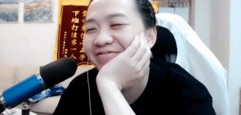 王者荣耀视频搞笑解说吕德华_看吕德华玩王者，爆笑操作与魔性解说的欢乐之旅