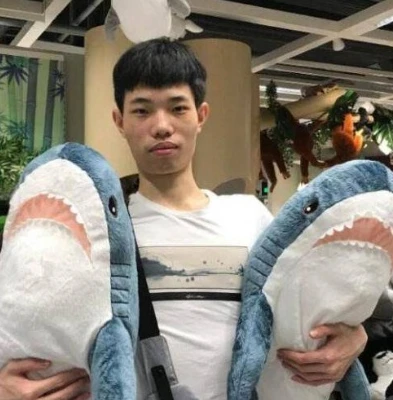和平精英鲨鱼搞笑图片_和平精英鲨鱼，搞笑表情包背后的欢乐与游戏传奇