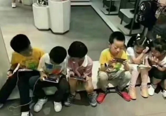 和平精英充了三万的小孩被打死_和平精英,充值三万背后的悲剧——孩子的陨落