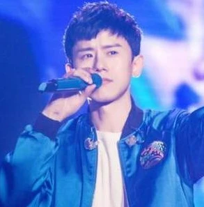 qq飞车张杰的歌_张杰歌曲在QQ飞车中的热血狂飙，音乐与速度的激情碰撞