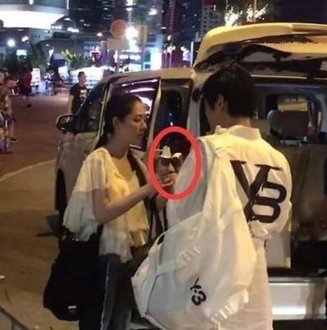 qq飞车直播封面图片怎么弄的_QQ飞车直播封面图片制作全攻略，打造吸睛封面的秘籍